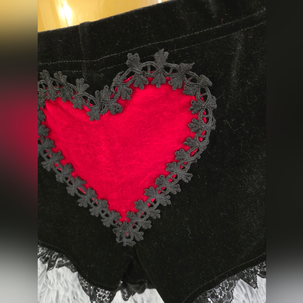 SHEIN Velvet Mid Rise Shorts - Picture 5 of 7